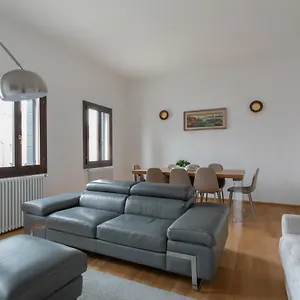 https://residenza-pomponi-deluxe.hotelinveneto.com